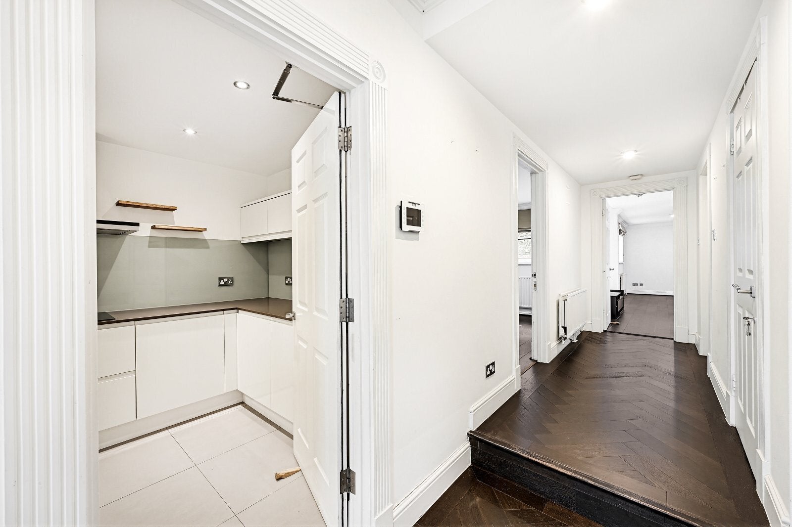 Flat Manson Place in Greater London
