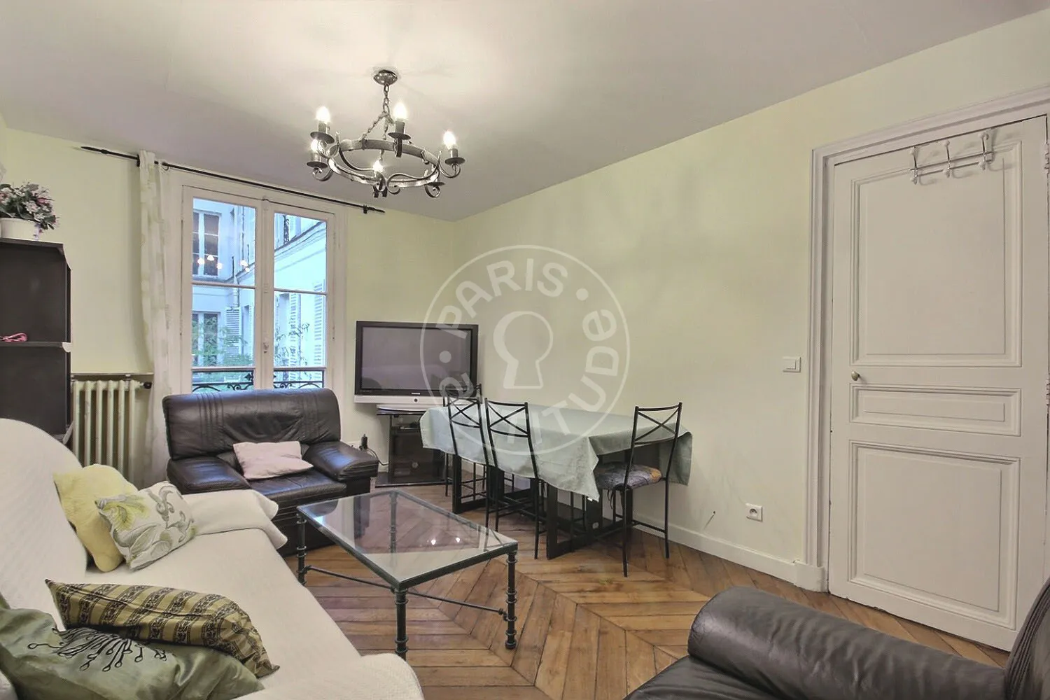 Flat Place Jussieu in Paris