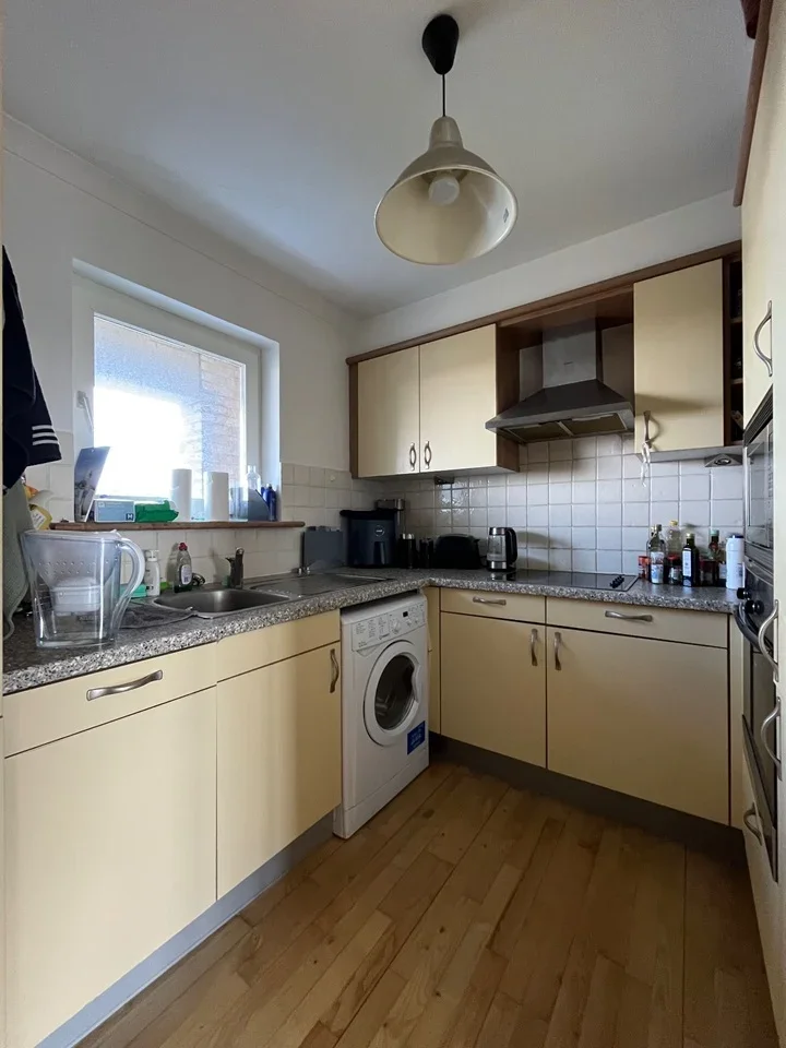Flat Rotherhithe Street in Greater London