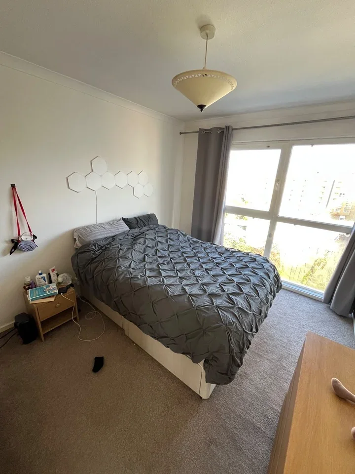 Flat Rotherhithe Street in Greater London