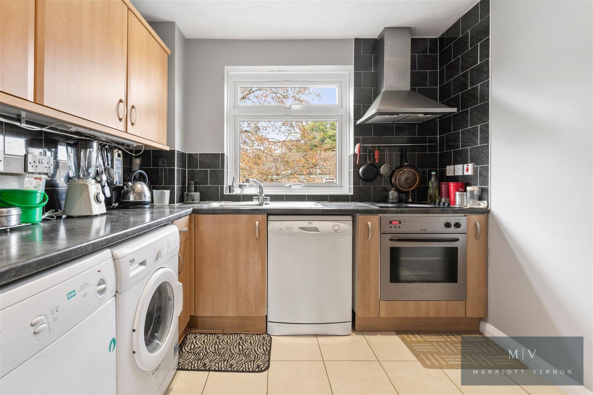 Flat Addiscombe Road in Greater London