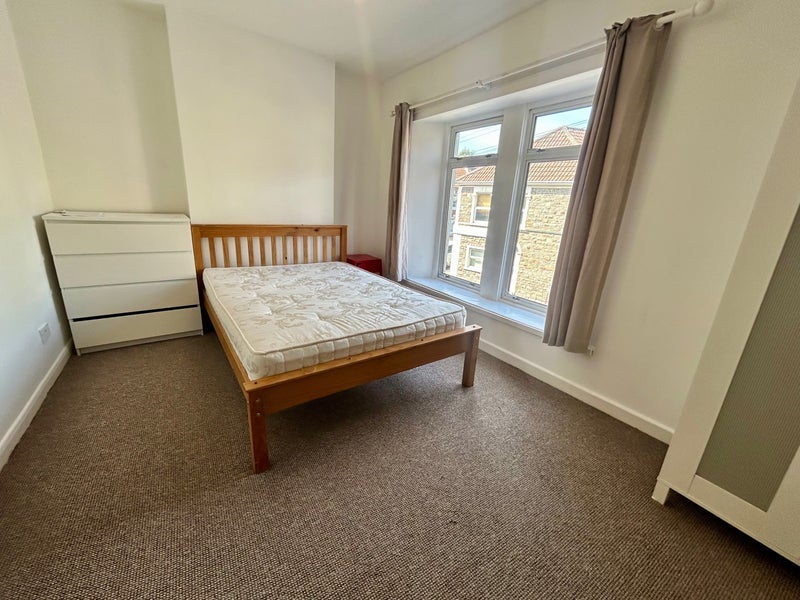 Room Whiteway Road in Bristol