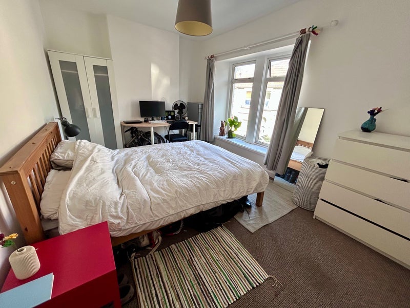 Room Whiteway Road in Bristol