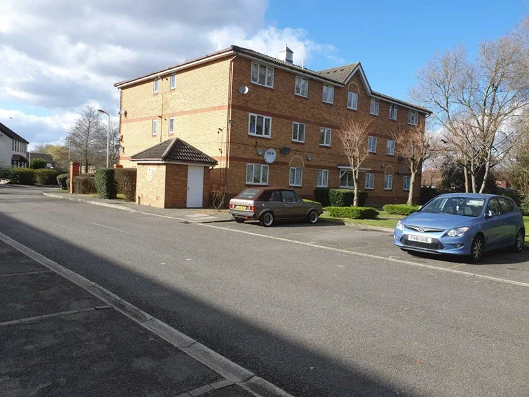 Flat Uxbridge Road in Greater London