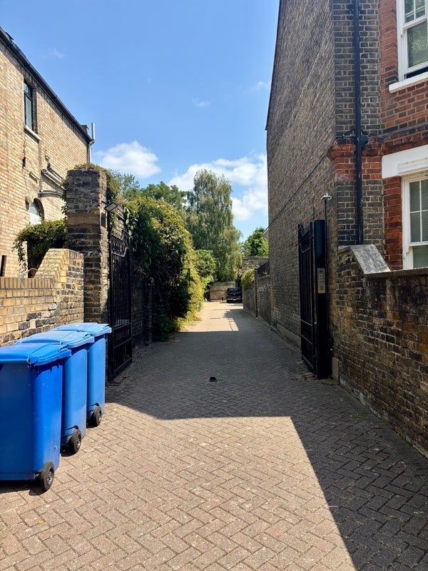 Room Pepler Mews in Greater London