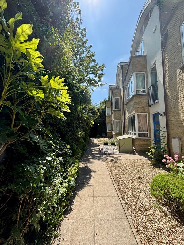 Room Pepler Mews in Greater London