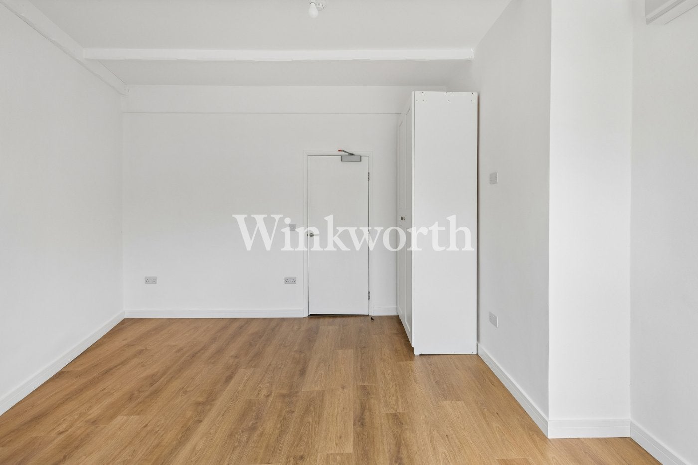 Flat St Albans Crescent in Greater London