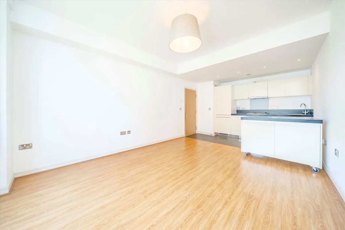 Flat Great West Road in Greater London