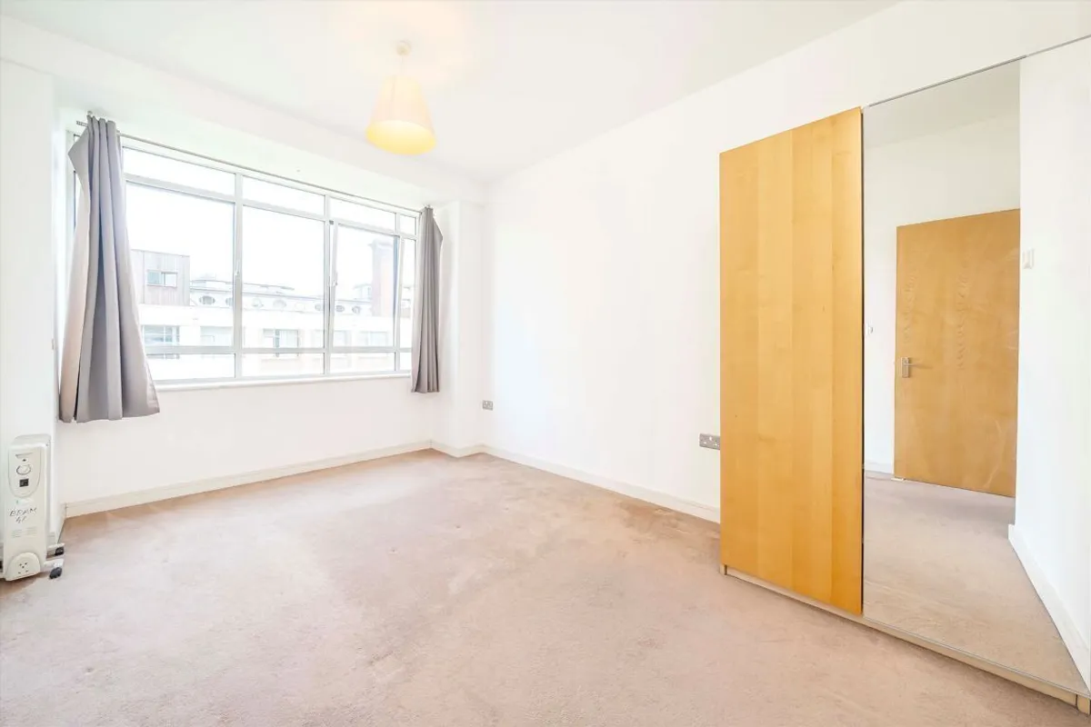 Flat Great West Road in Greater London