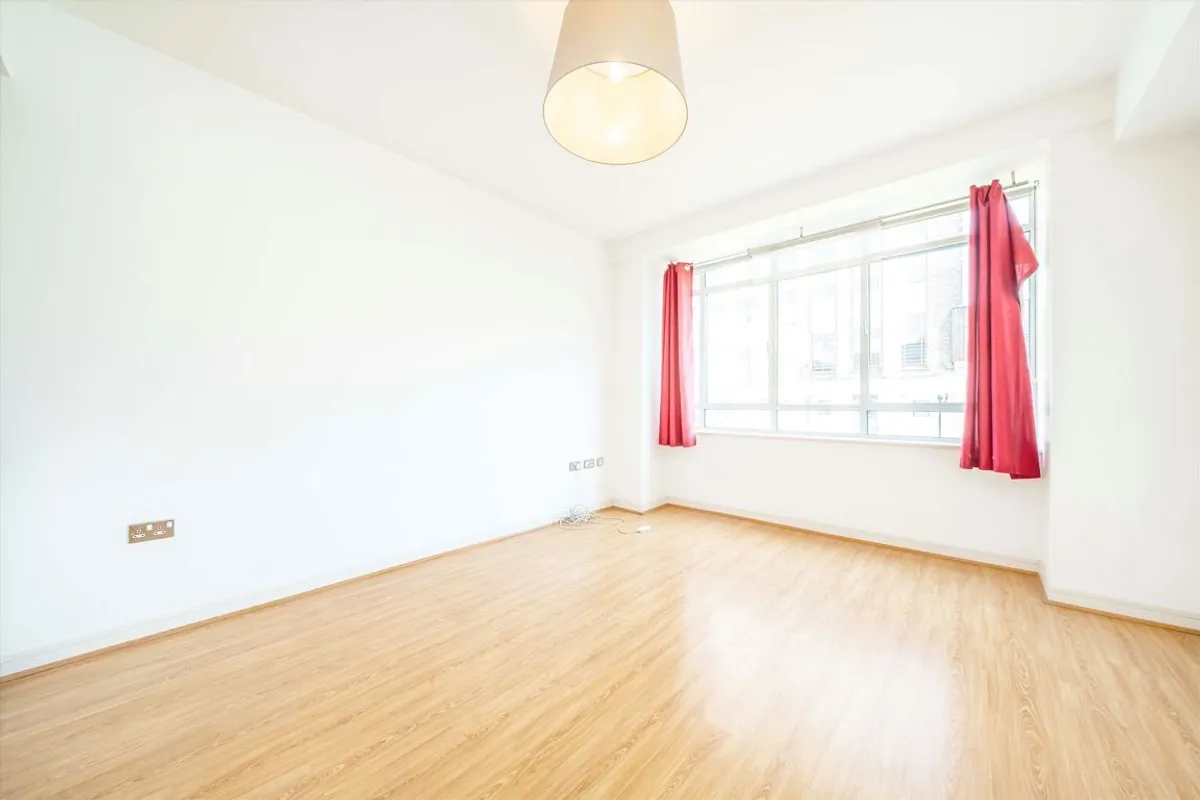 Flat Great West Road in Greater London