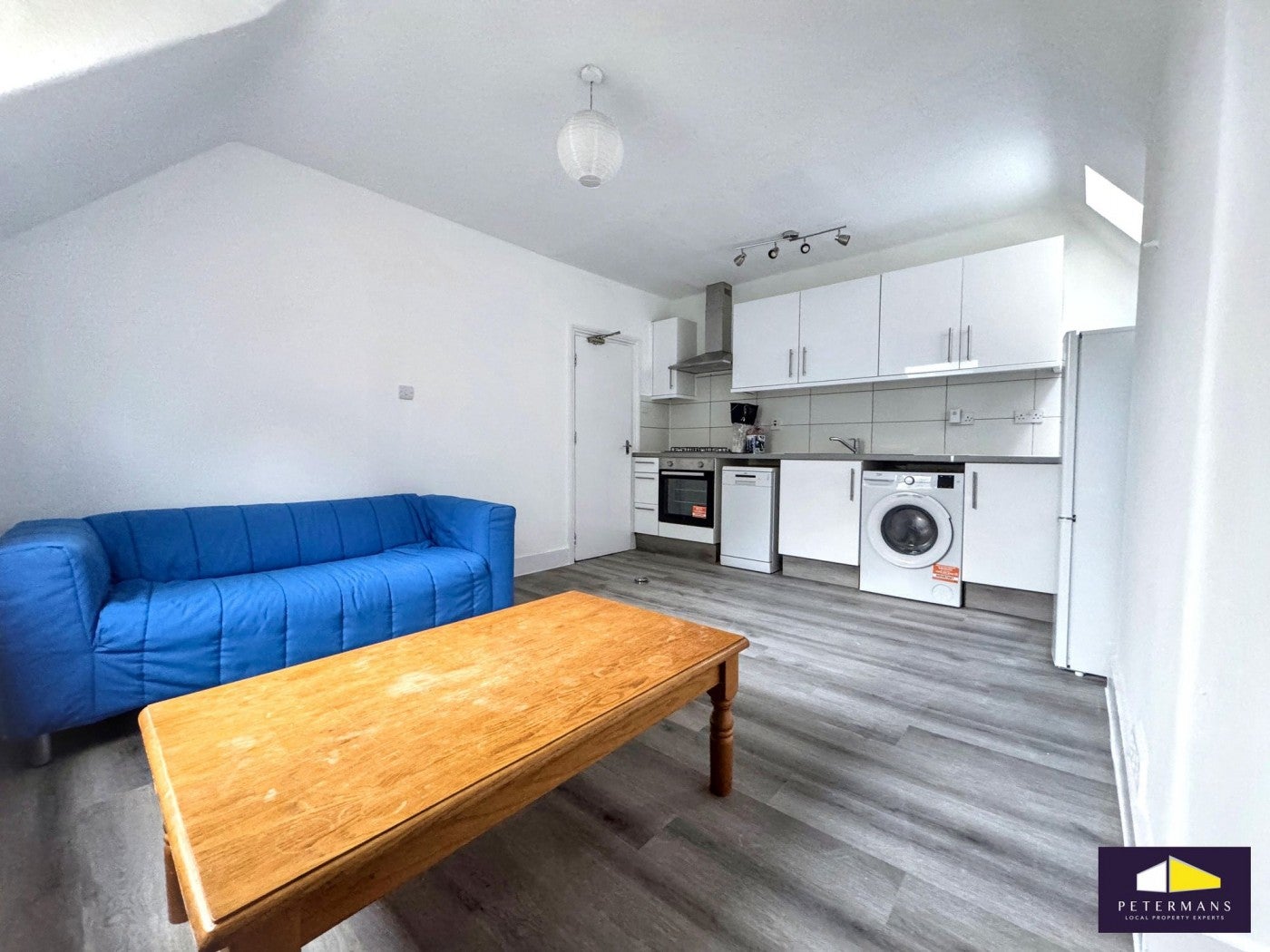 Flat Romola Road in Greater London