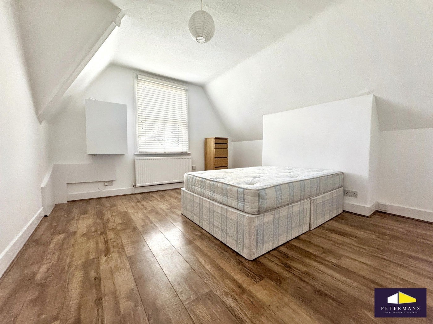 Flat Romola Road in Greater London