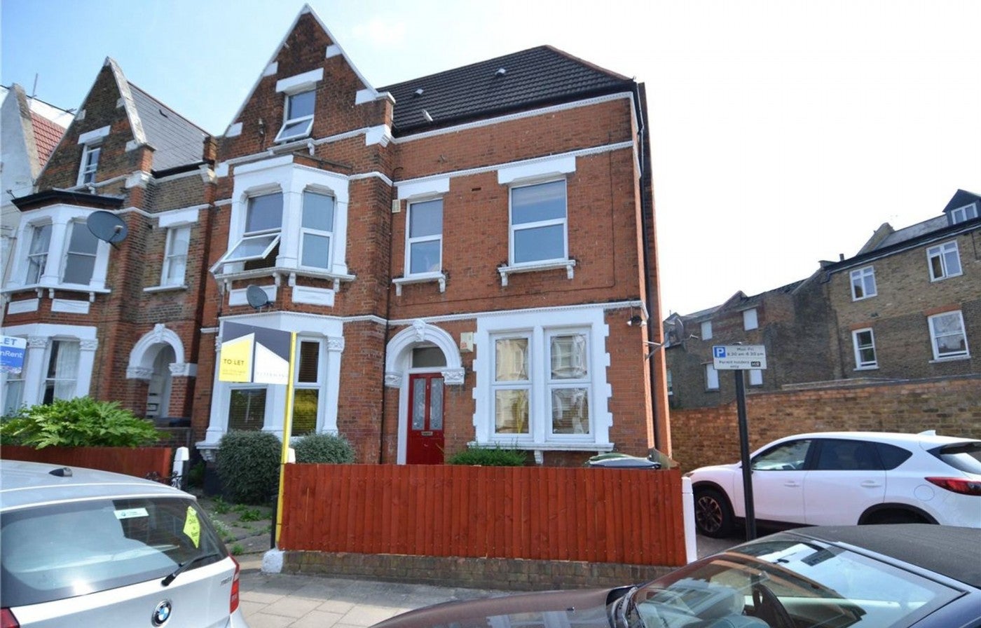 Flat Romola Road in Greater London