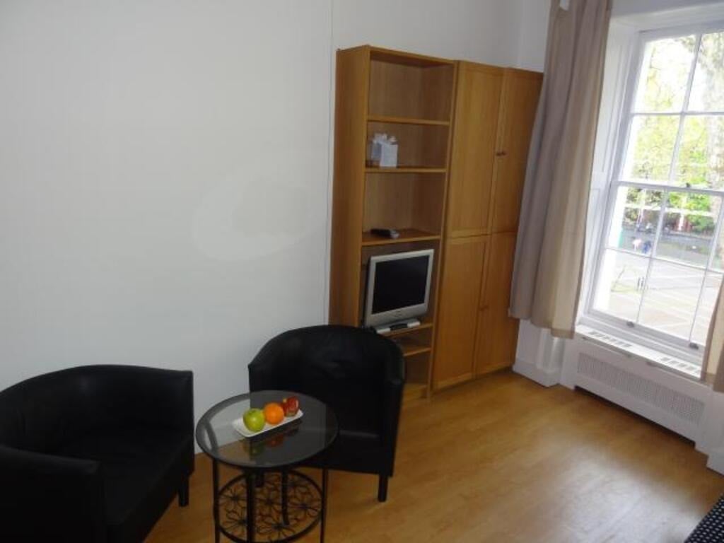 Flat Cartwright Gardens in Greater London