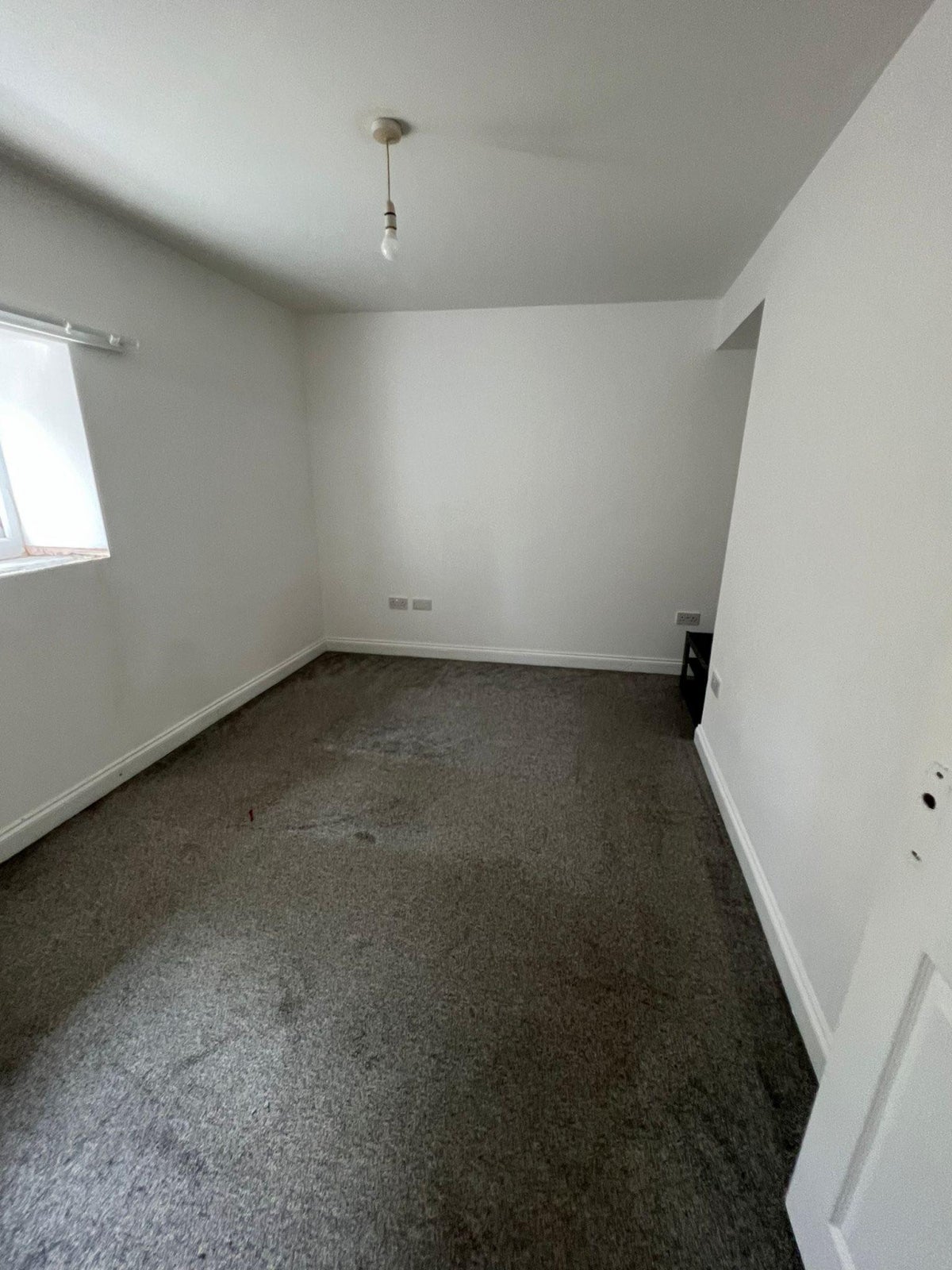 Flat Hazelbury Crescent in Luton