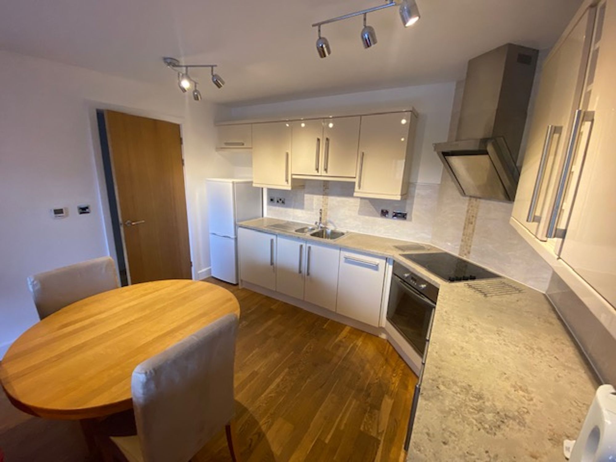Flat Sachville Avenue in Cardiff