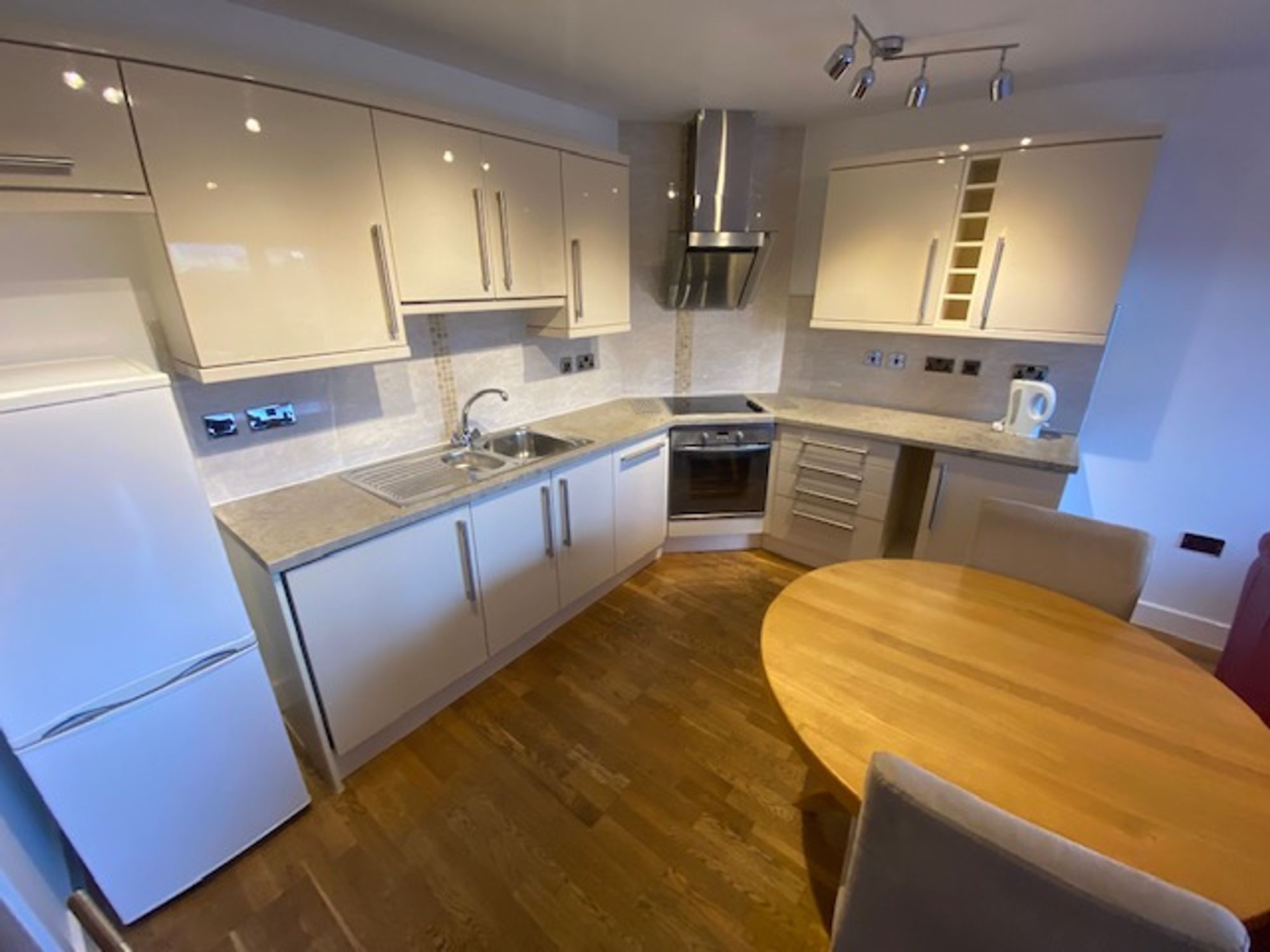 Flat Sachville Avenue in Cardiff