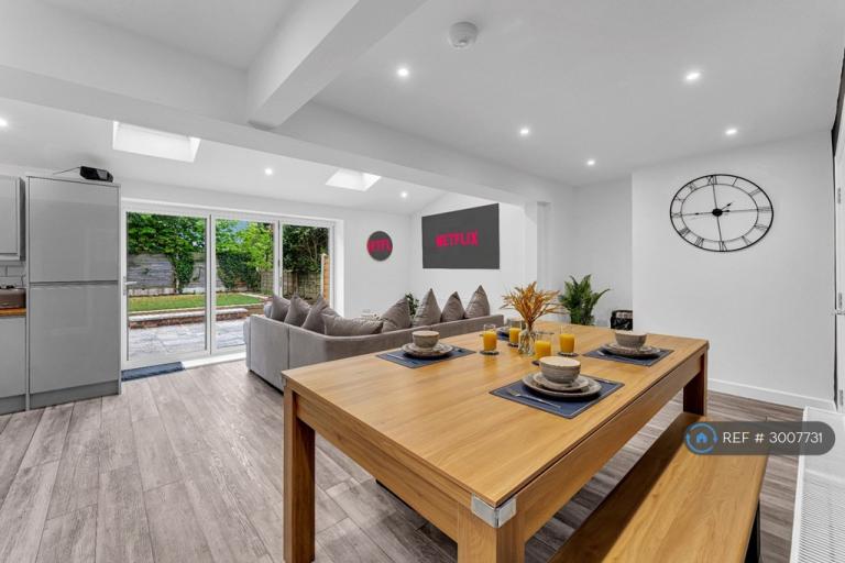 House Laurel Avenue in Chadderton