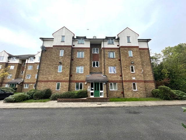Flat Beacon Gate in Greater London