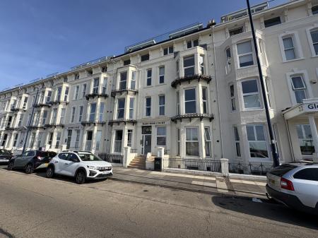 Flat South Parade in Portsmouth