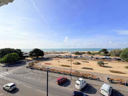 Flat South Parade in Portsmouth