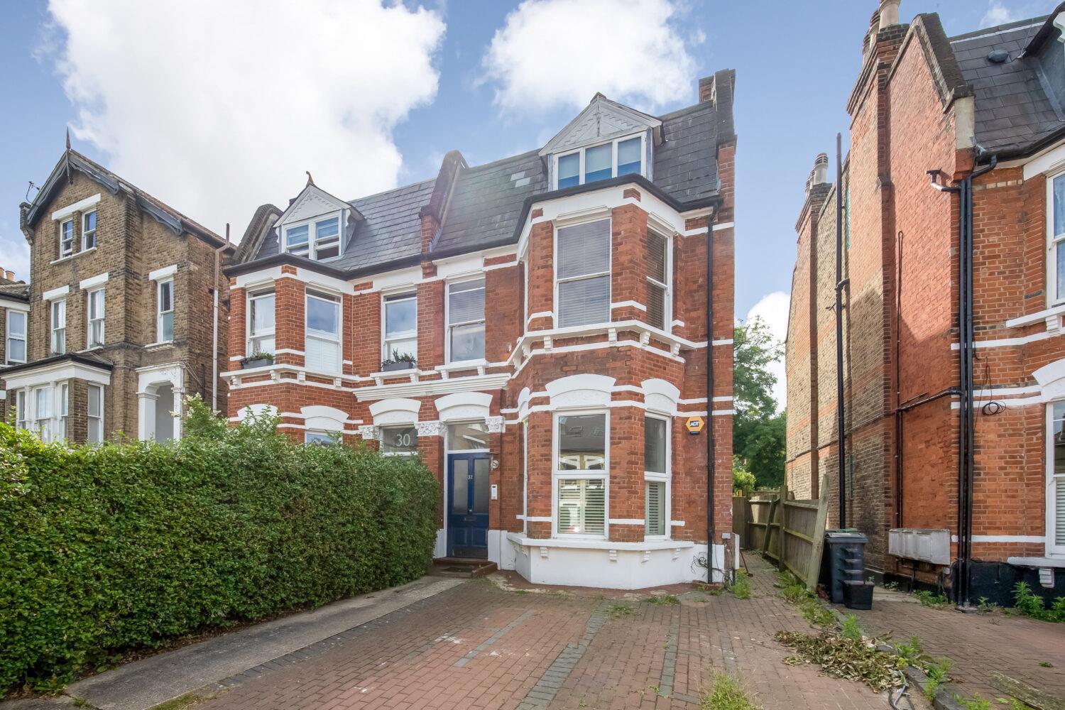 House Alexandra Drive in Greater London