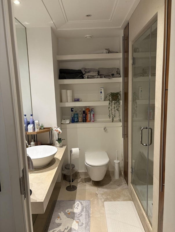 Flat Fairmont Avenue in Greater London