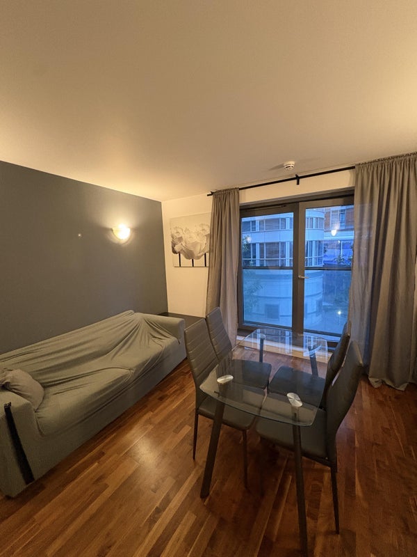 Flat Fairmont Avenue in Greater London