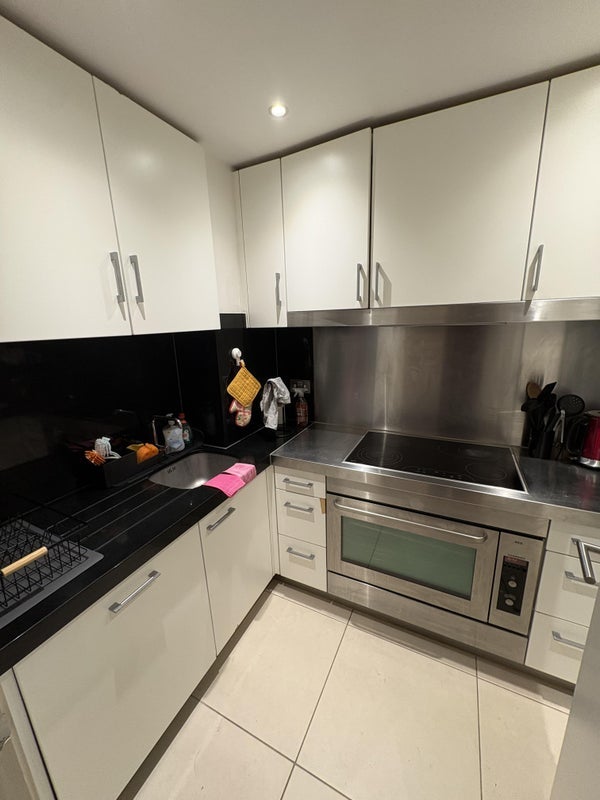 Flat Fairmont Avenue in Greater London