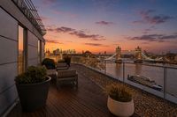 Flat Lower Thames Street in City of London