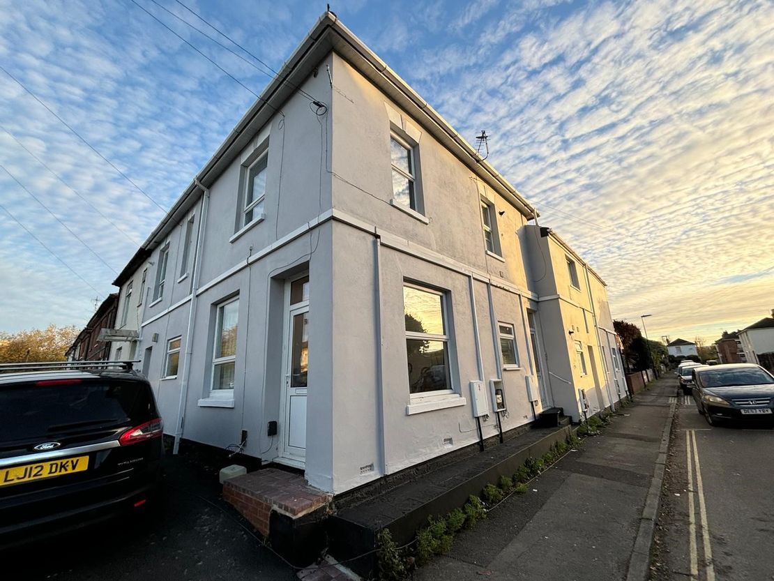 Flat Millbrook Road East in Southampton