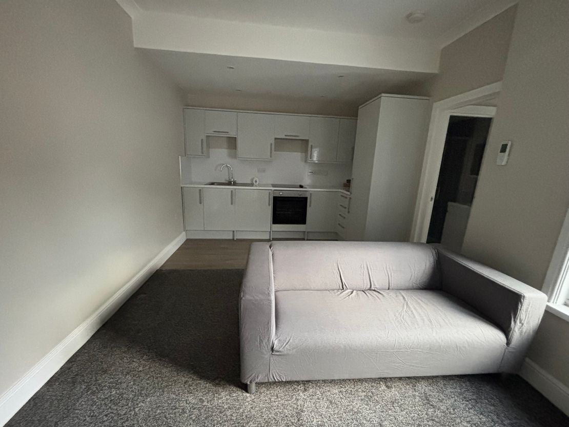 Flat Millbrook Road East in Southampton