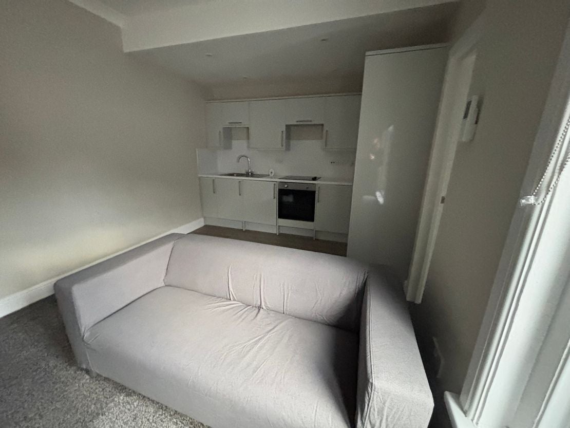 Flat Millbrook Road East in Southampton