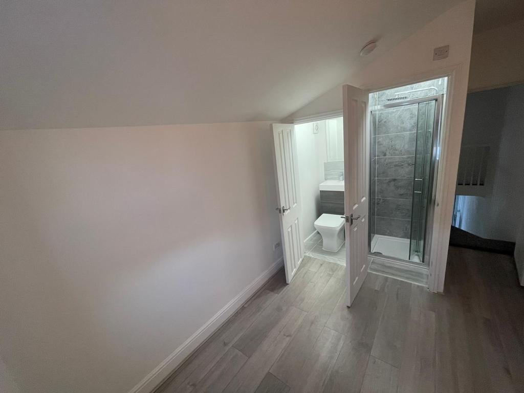 Room Denny Road in Greater London