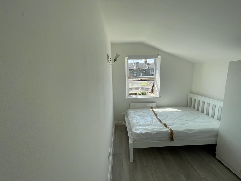Room Denny Road in Greater London