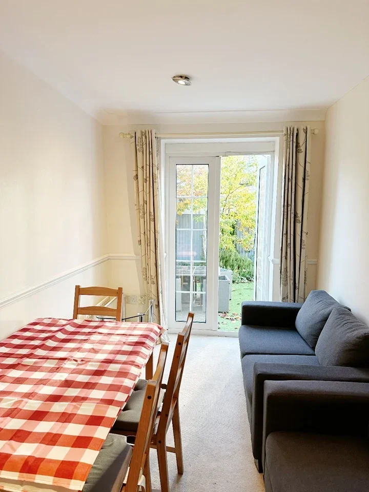 Room Chargrove Close in Greater London