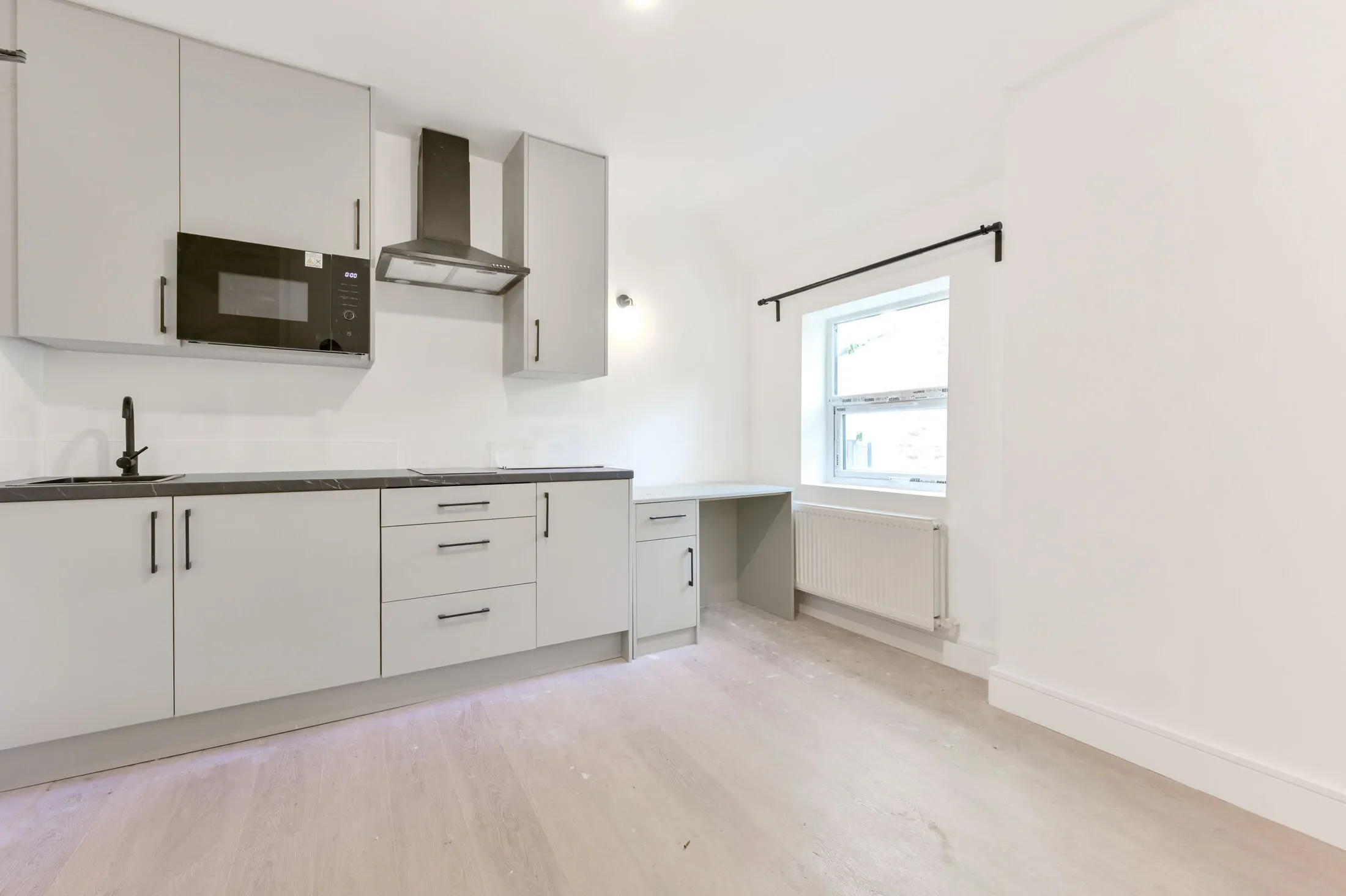 Flat Montpelier Road in Greater London
