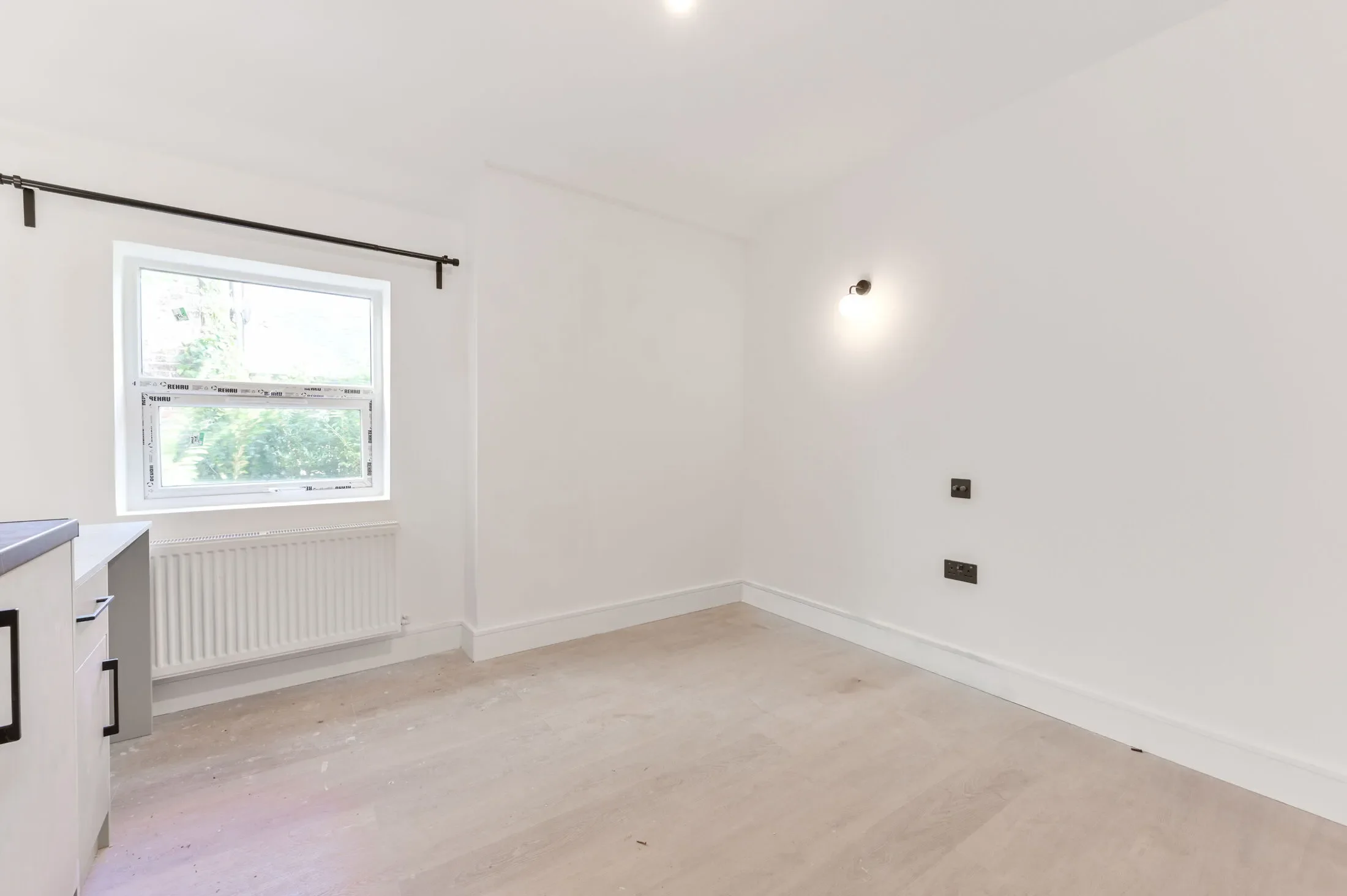 Flat Montpelier Road in Greater London