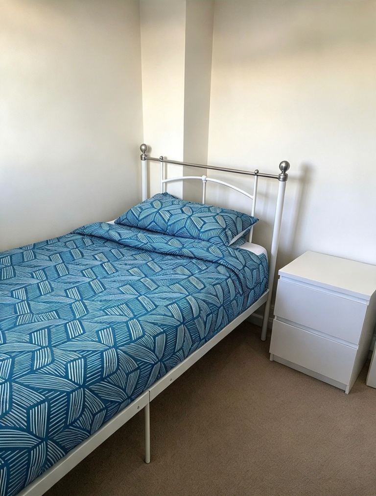 Room Preston Gardens in Greater London