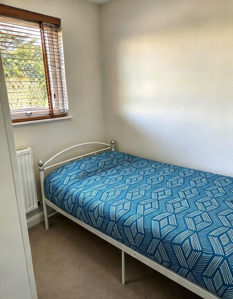 Room Preston Gardens in Greater London
