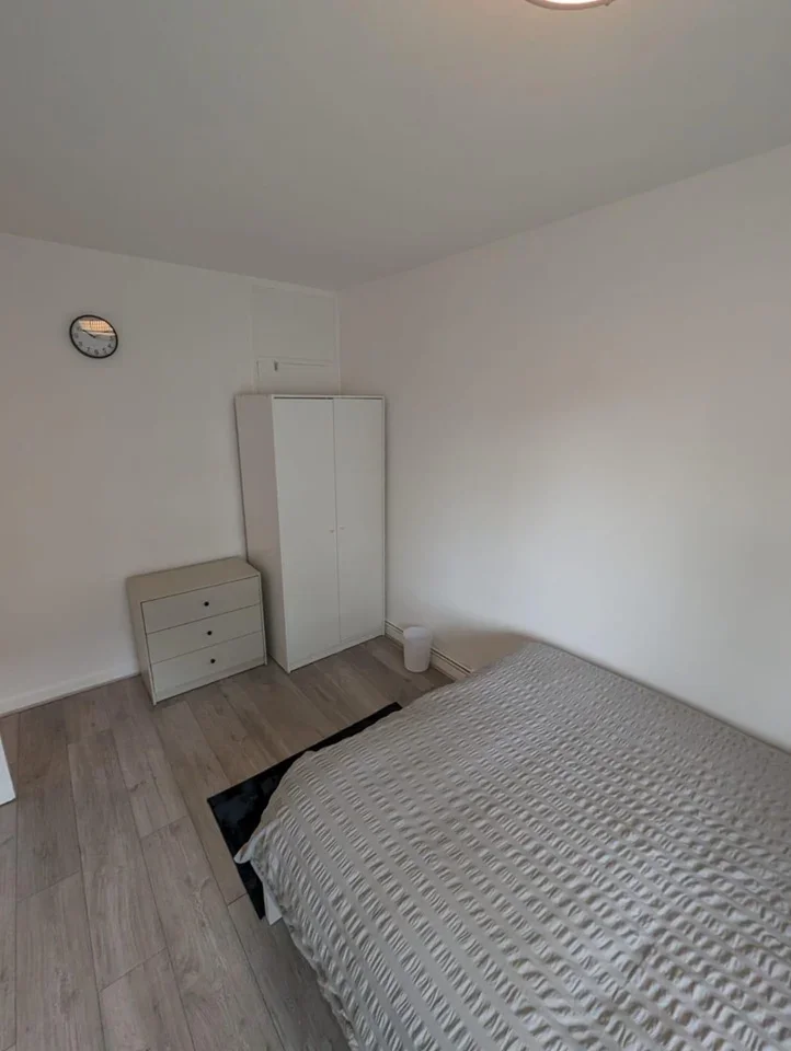 Flat Hare Walk in Greater London
