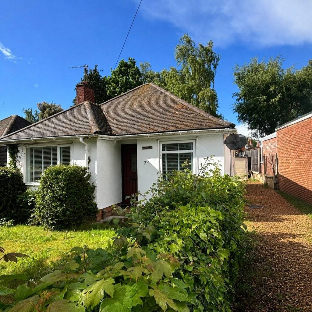 House Clockhouse Road in Rushmoor