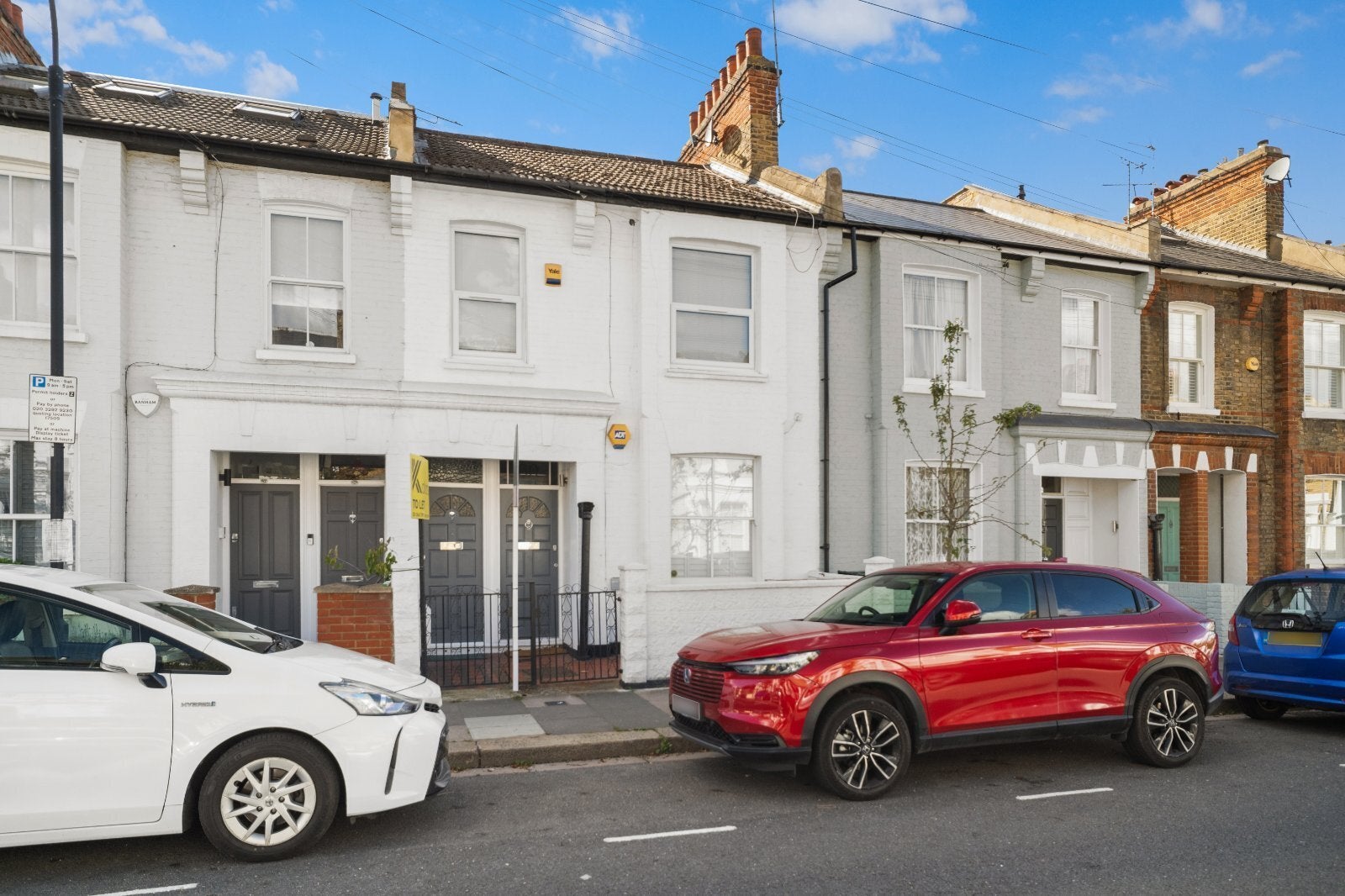 Flat Broughton Road in Greater London