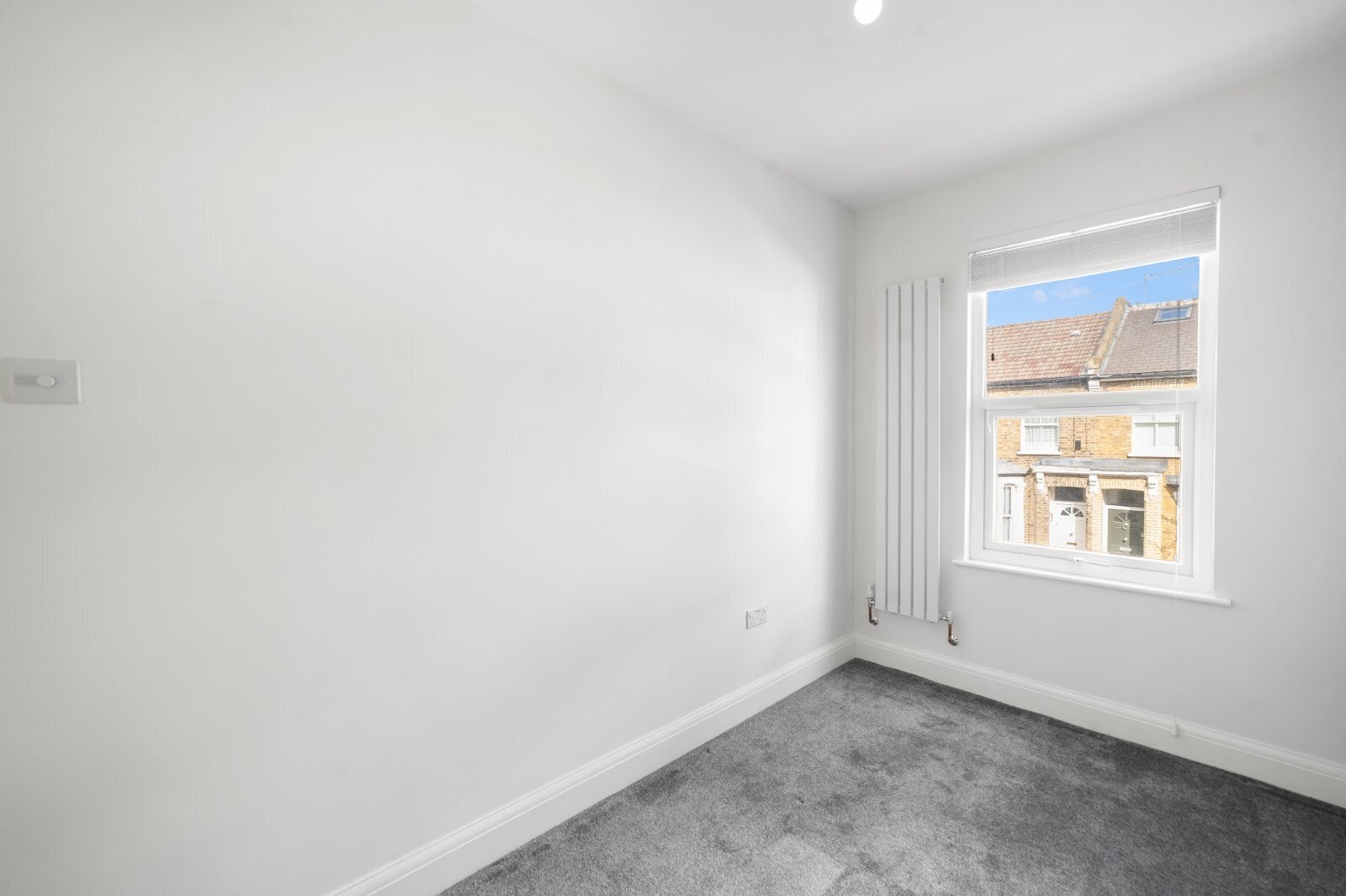 Flat Broughton Road in Greater London