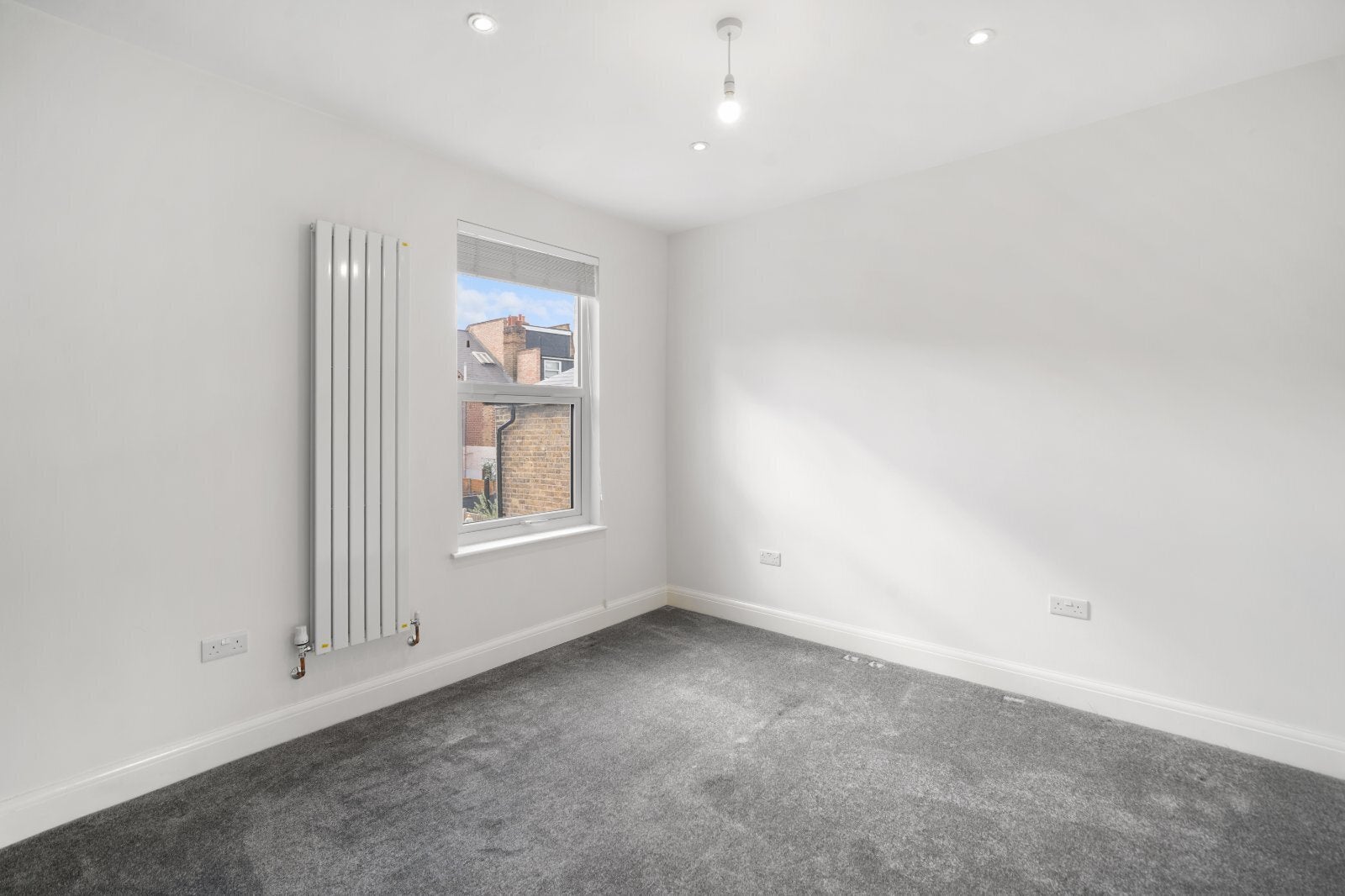 Flat Broughton Road in Greater London