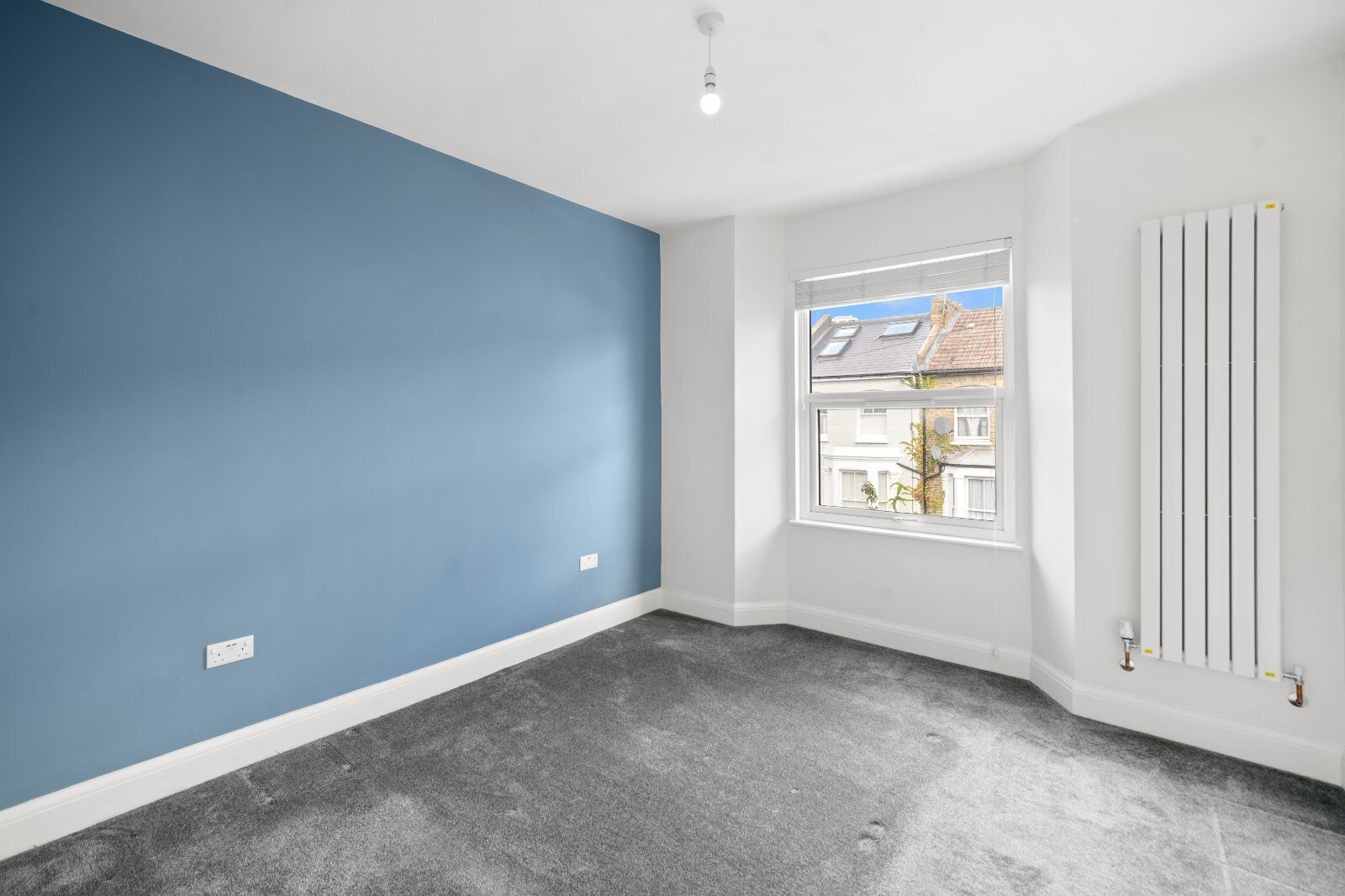 Flat Broughton Road in Greater London