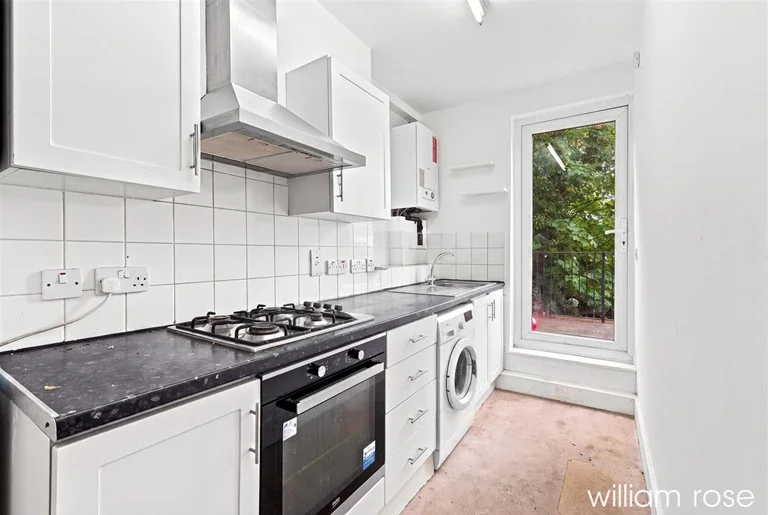 Flat George Lane in Greater London