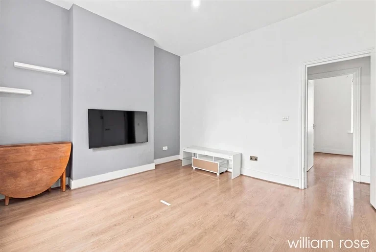 Flat George Lane in Greater London