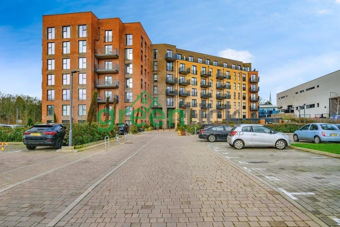 Flat Dacorum Way in Dacorum