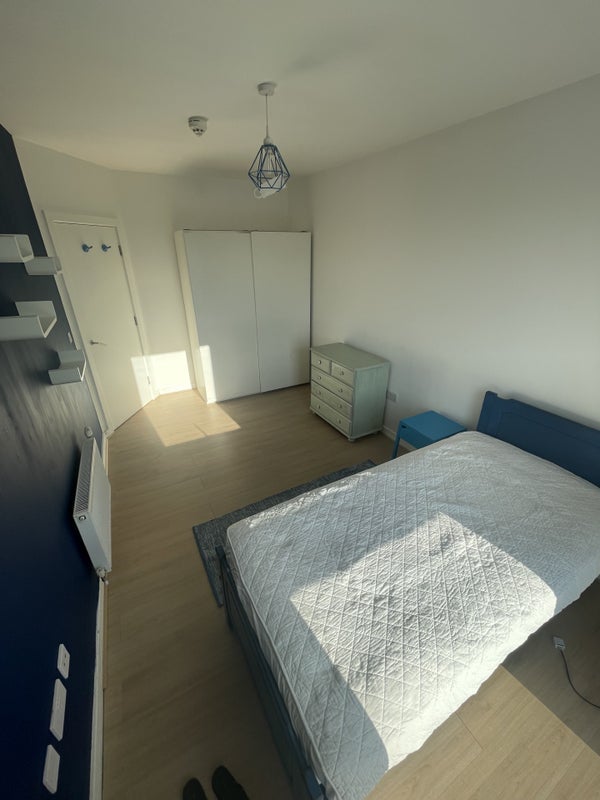 Room Hindrey Road in Greater London
